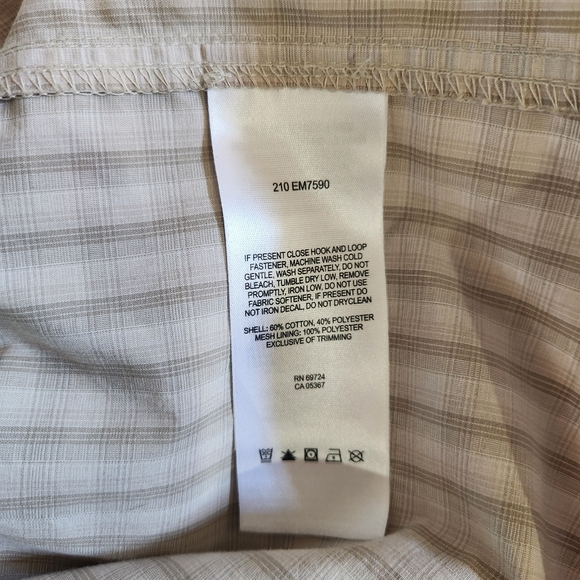 COLUMBIA Men's Long Sleeve Omni Shade Lightweight Plaid Button Up Shirt - Picture 9 of 9